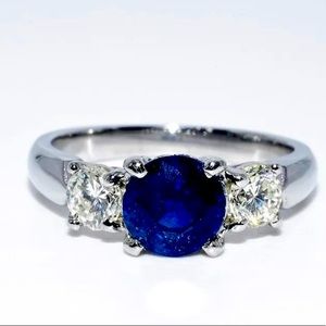 $4,000  1.42CT NATURAL ROUND CUT BLUE SAPPHIRE & DIAMOND 3 STONE RING PLATINUM
